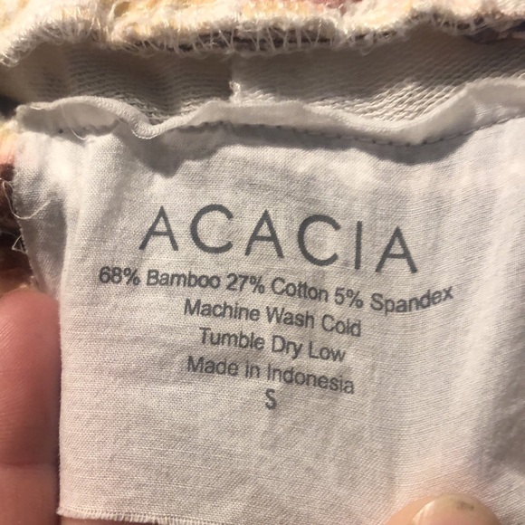 Acacia (basically new) joggers - Picture 2 of 3